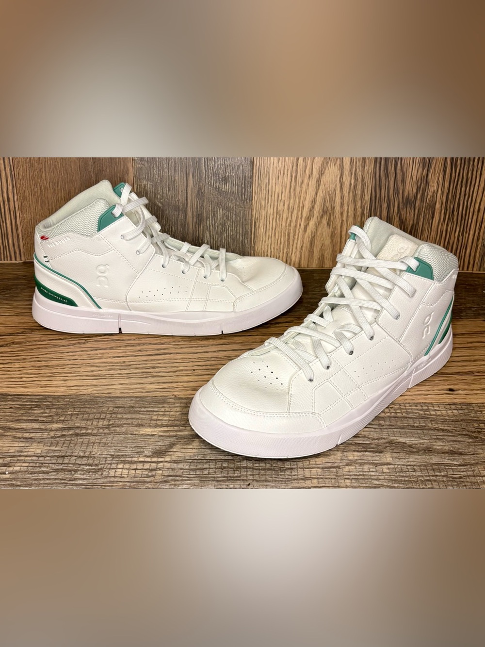 On Cloud On The Roger Clubhouse Mid 2 Sneakers White/Green Men’s Size 11.5